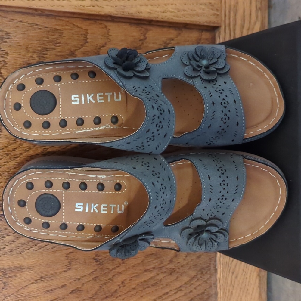 Siketu Comfort Slip-On Wedge Sandals in Gray (Size US7/EU38)